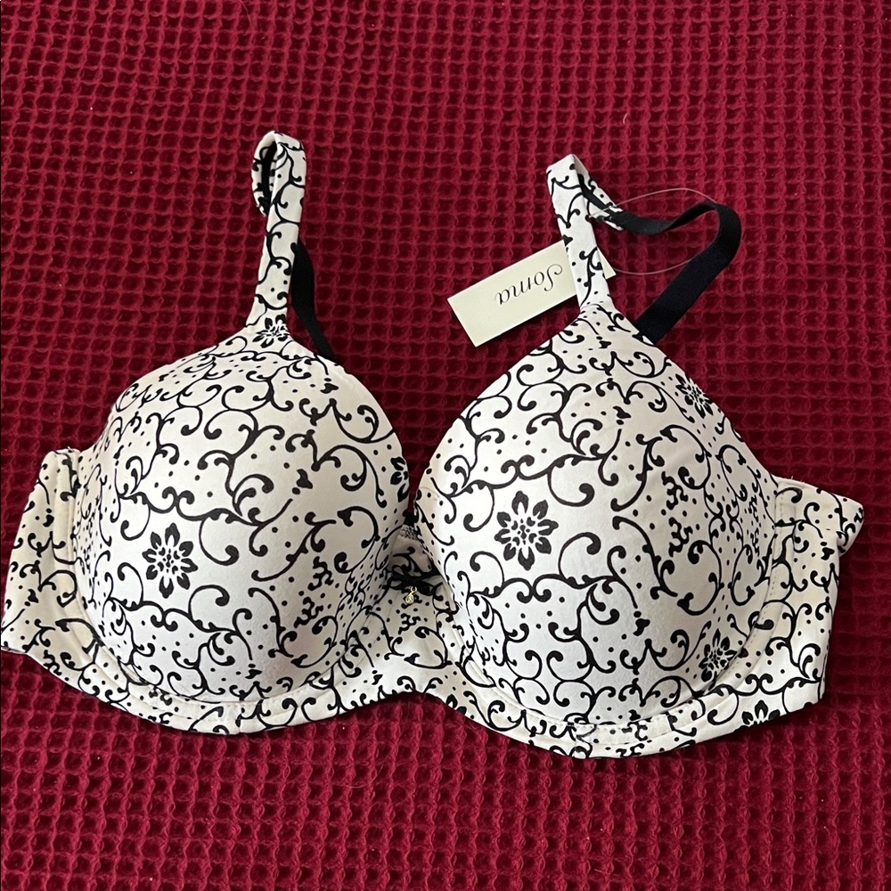 Soma Elegant Black and White Patterned Bra